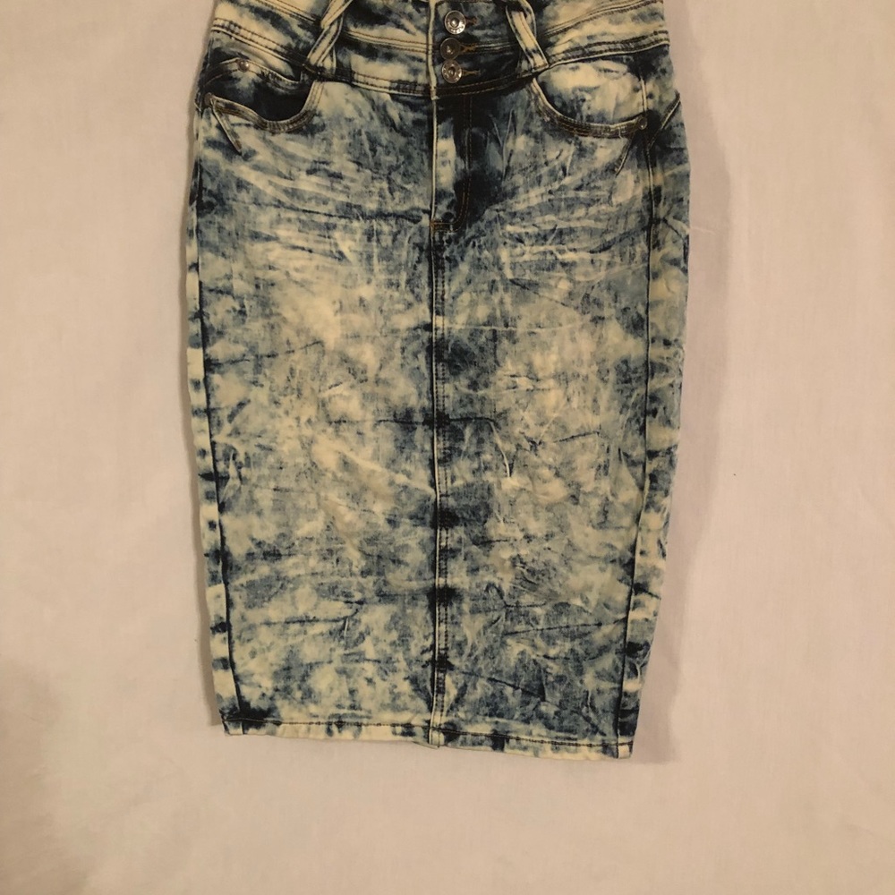 Traffic Jeans Women’s Acid Dye Skirt Size 7.